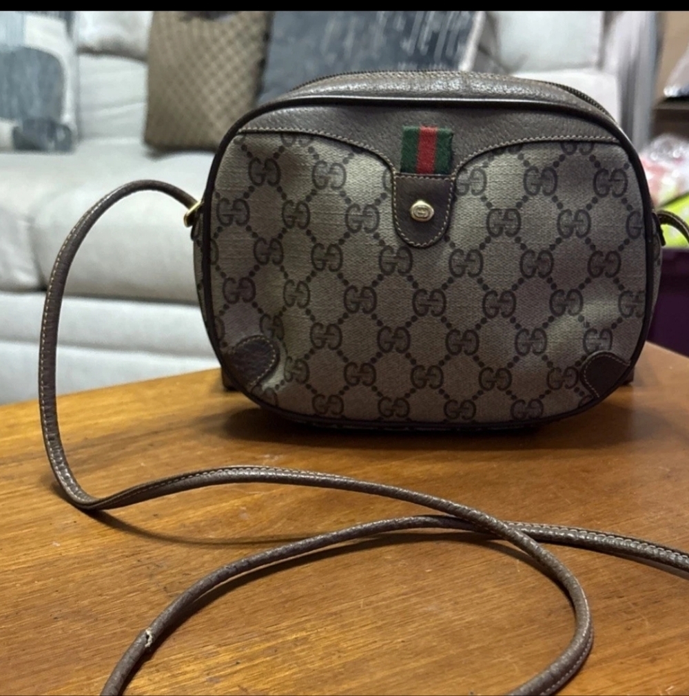 AUTHENTIC VINTAGE Gucci Beige and Brown Monogram Bag - Picture 2 of 10